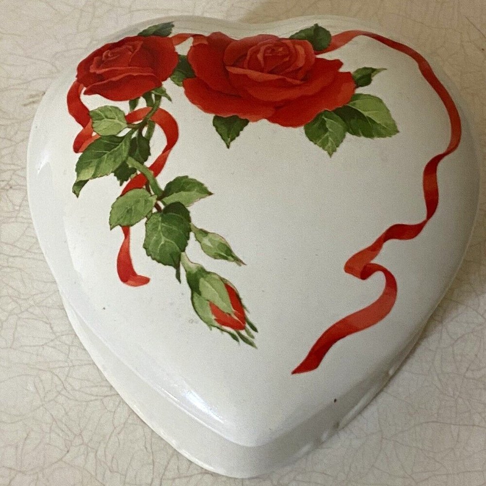 Teleflora Brand Heart Shaped Ceramic 1984 Roses Trinket Box (Vintage)-USED